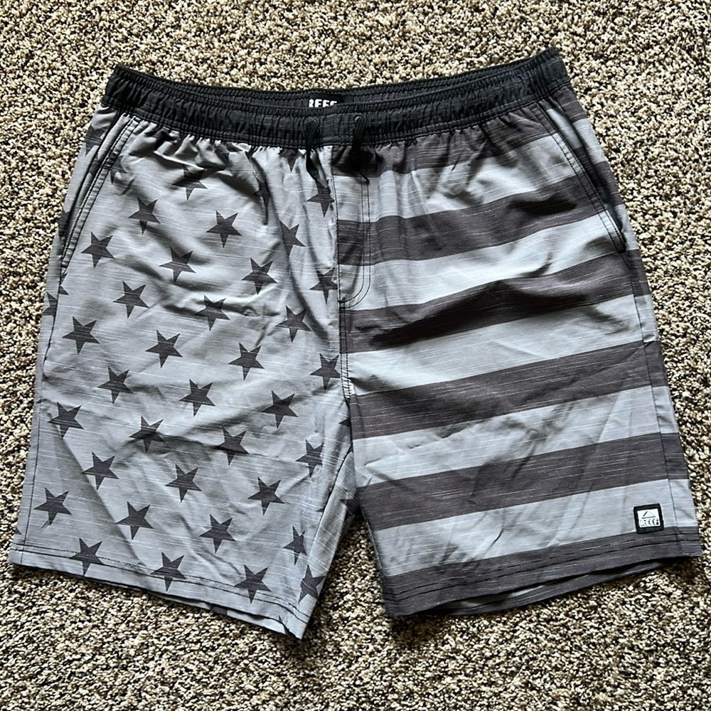 REEF Mens shorts
